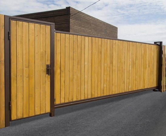 Деревянные ворота в Новопавловске